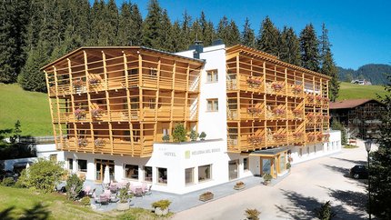 Hotel Melodia del Bosco © Hotel Melodia del Bosco Hotel Melodia del Bosco mit Holzfassade in bergiger Waldlage